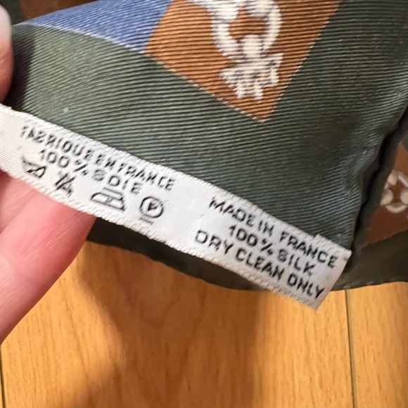 HERMES 100% Silk Scarf Carre 45 Cliquetis w box - Picture 2 of 6